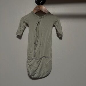 Kyte baby bundler snap gown